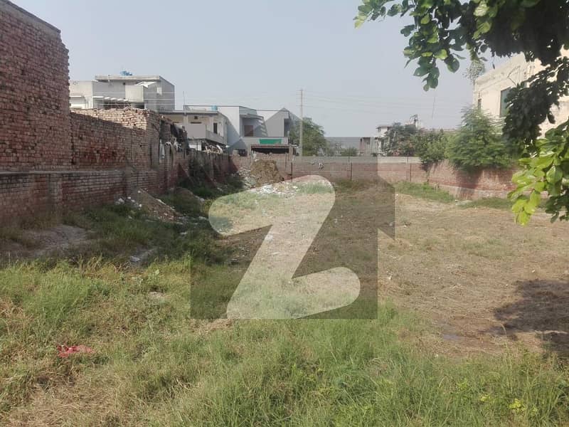 ای ایم ای سوسائٹی ۔ بلاک ڈی ای ایم ای سوسائٹی لاہور میں 10 مرلہ رہائشی پلاٹ 1.85 کروڑ میں برائے فروخت۔