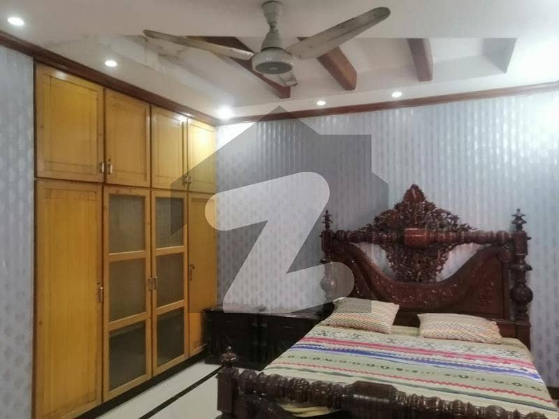 ڈی ایچ اے فیز 5 - بلاک ایل فیز 5 ڈیفنس (ڈی ایچ اے) لاہور میں 4 کمروں کا 10 مرلہ مکان 6.4 کروڑ میں برائے فروخت۔