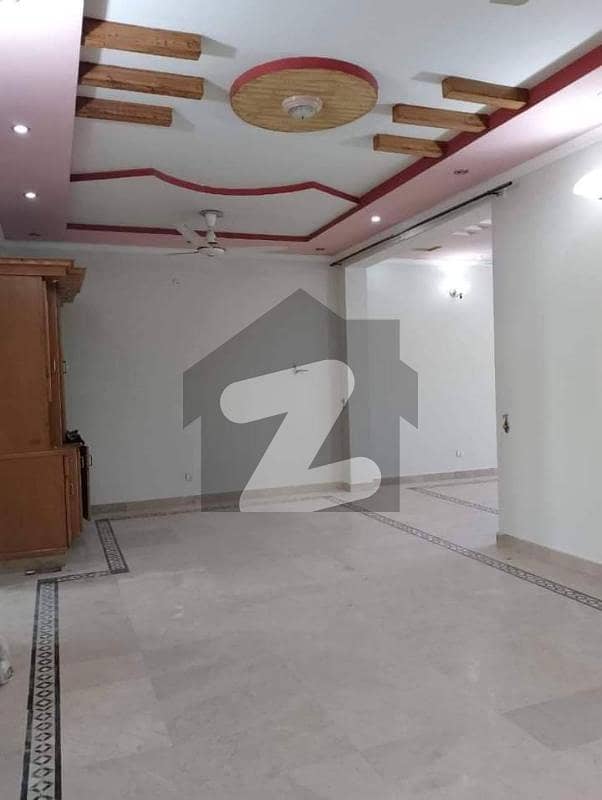 G11 Beautiful Location Upper Portion 3bed Separate Meter