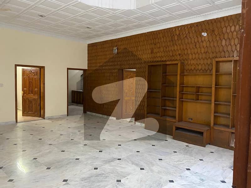Well-constructed House Available For sale In Hayatabad Phase 1 - E3 Well-constructed House Available For sale In Hayatabad Phase 1 - E3