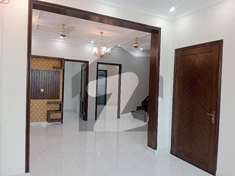 بینکرز ٹاؤن لاہور میں 3 کمروں کا 5 مرلہ مکان 2.1 کروڑ میں برائے فروخت۔