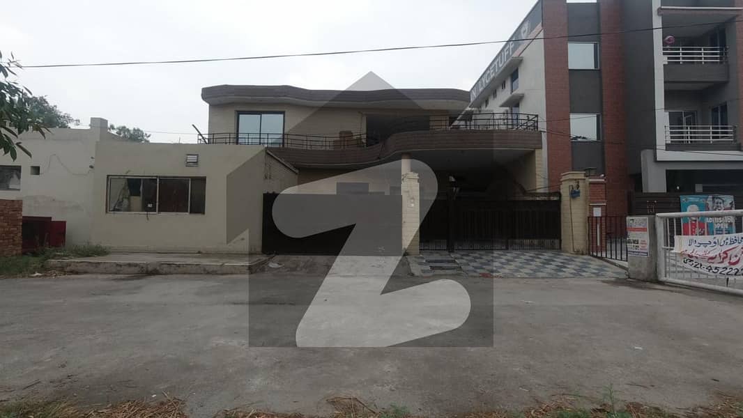 A Prime Location 1 Kanal House Is Up For Grabs In Mohafiz Town