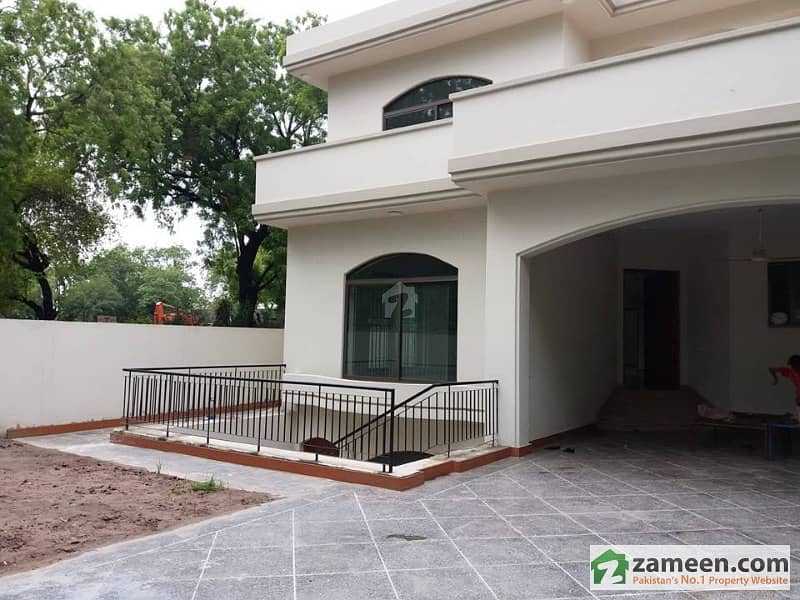 کینٹ لاہور میں 5 کمروں کا 1 کنال مکان 2.5 لاکھ میں کرایہ پر دستیاب ہے۔
