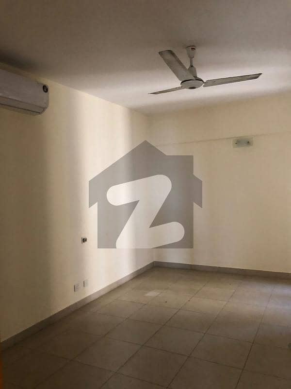 کریک وسٹا ڈی ایچ اے فیز 8,ڈی ایچ اے ڈیفینس,کراچی میں 3 کمروں کا 14 مرلہ فلیٹ 6.23 کروڑ میں برائے فروخت۔