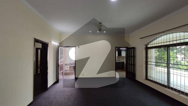 ڈی ایچ اے فیز 2 ڈیفنس (ڈی ایچ اے) لاہور میں 3 کمروں کا 1 کنال بالائی پورشن 75 ہزار میں برائے فروخت۔