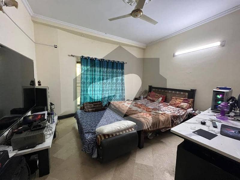 جوہر ٹاؤن فیز 1 جوہر ٹاؤن لاہور میں 5 کمروں کا 12 مرلہ مکان 1.75 لاکھ میں کرایہ پر دستیاب ہے۔