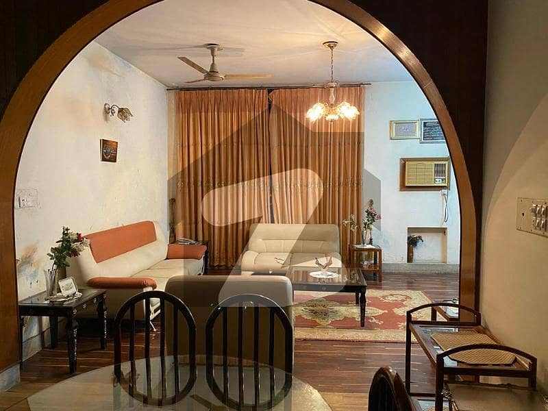 گلبرگ 5 گلبرگ,لاہور میں 10 کمروں کا 1 کنال مکان 8.5 کروڑ میں برائے فروخت۔
