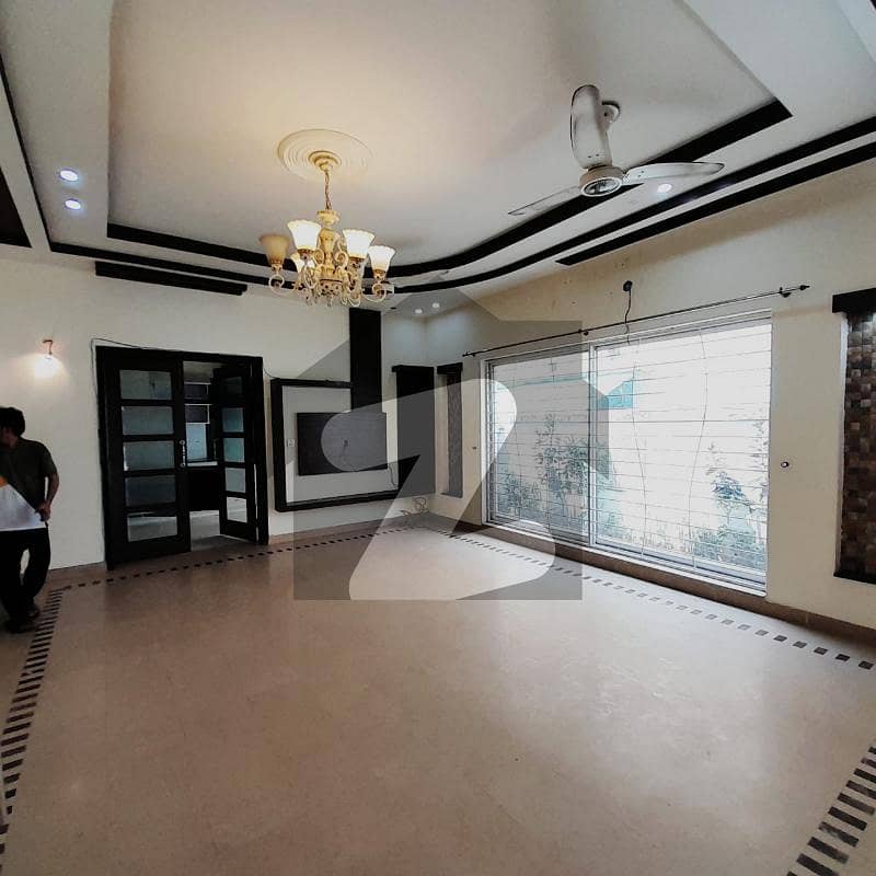 ڈی ایچ اے فیز 5 ڈیفنس (ڈی ایچ اے) لاہور میں 4 کمروں کا 10 مرلہ مکان 2.1 لاکھ میں کرایہ پر دستیاب ہے۔