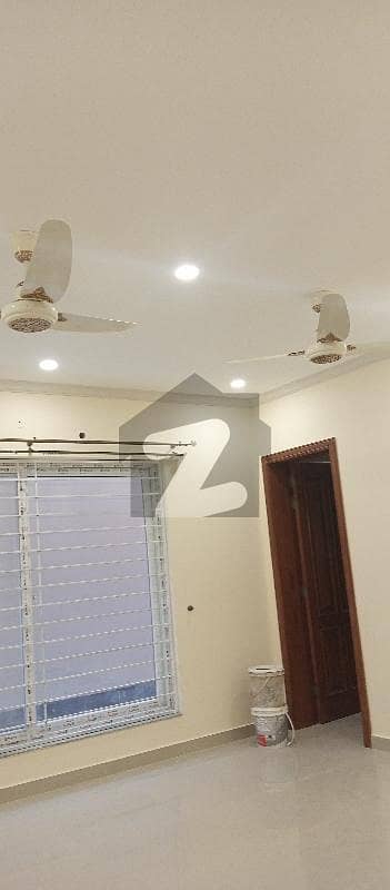 ڈی ۔ 12 اسلام آباد میں 4 کمروں کا 6 مرلہ مکان 5.2 کروڑ میں برائے فروخت۔