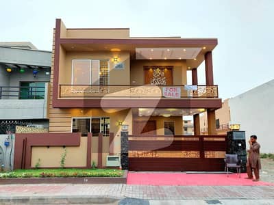 10 Marla Beautiful House In Bahria Town