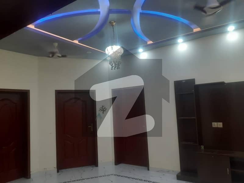 بینکرس ایوینیو کوآپریٹو ہاؤسنگ سوسائٹی لاہور میں 5 کمروں کا 10 مرلہ مکان 1.1 لاکھ میں کرایہ پر دستیاب ہے۔