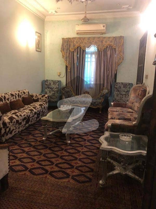 House for sale at kaneez fatima society 200 Sqyrd Double story Gulshan