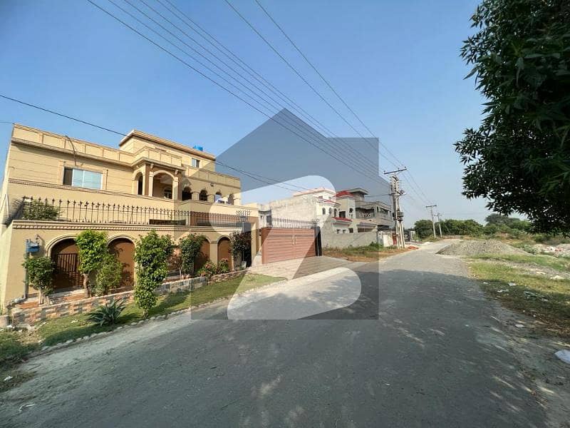 1 KANAL USE HOUSE AVAILABLE FOR SALE IN NASHEMAN E IQBAL PHASE II