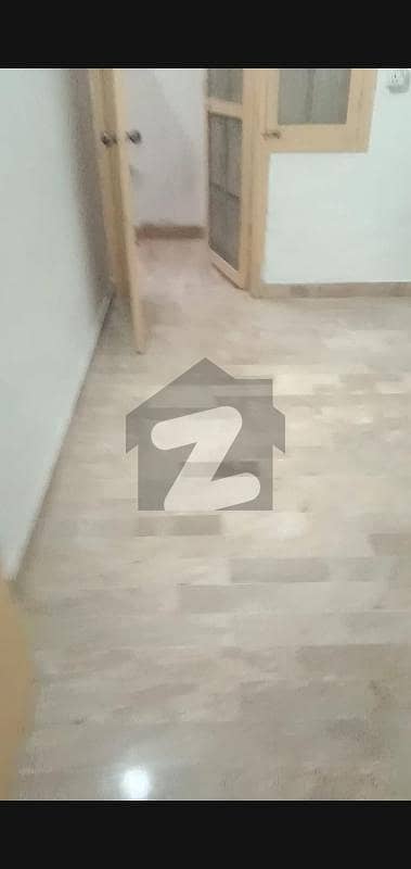 بفر زون - سیکٹر 15-B بفر زون نارتھ کراچی کراچی میں 5 کمروں کا 6 مرلہ فلیٹ 70 لاکھ میں برائے فروخت۔