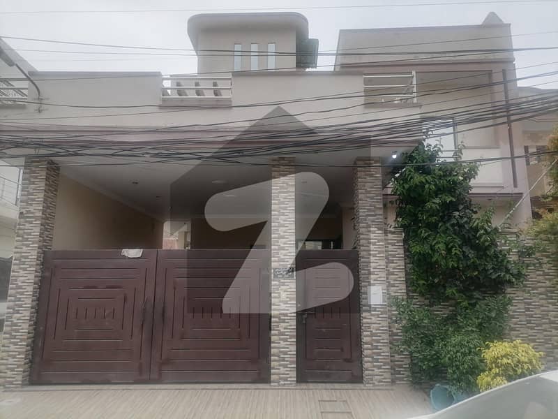 Good Prime Location 10 Marla House For sale In Khan Village