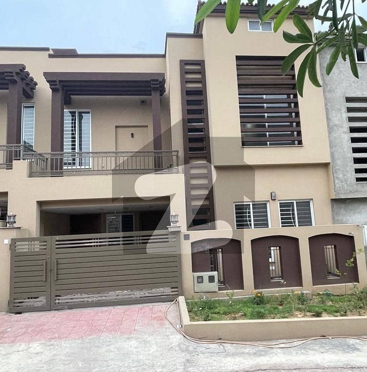 Spacious Rental House in Bahria Town Phase 8's Usman Block - Your Ideal Home Awaits!"