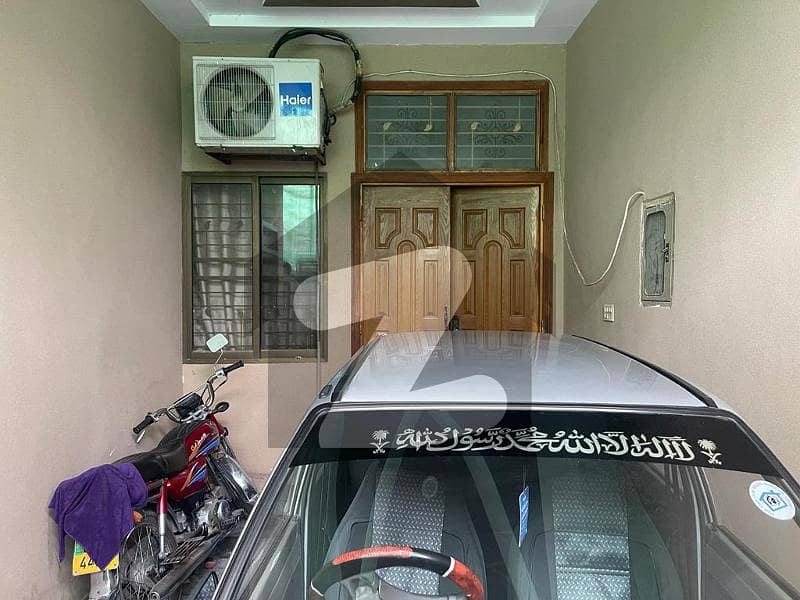 پی سی ایس آئی آر سٹاف کالونی لاہور میں 5 کمروں کا 5 مرلہ مکان 1.65 کروڑ میں برائے فروخت۔