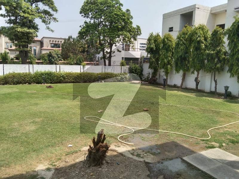 ڈی ایچ اے فیز 4 - بلاک بیبی فیز 4 ڈیفنس (ڈی ایچ اے) لاہور میں 5 کمروں کا 3 کنال مکان 15 کروڑ میں برائے فروخت۔