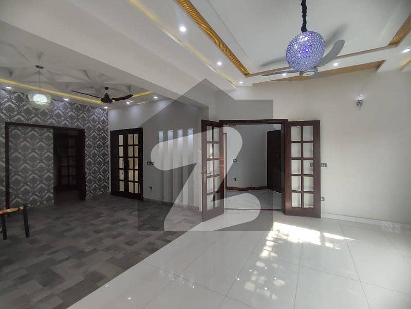 01 Kanal Luxury House with 05 Bedrooms Available for Rent in DHA Phase 6