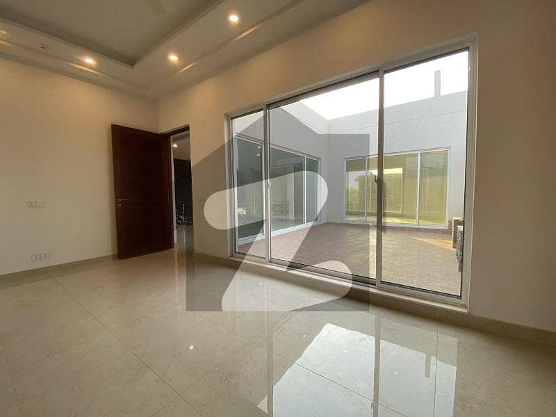 EXTRA ORDINARY 01 KANAL BRAND NEW BEAUTIFUL BUNGALOW AVAILABLE FOR RENT