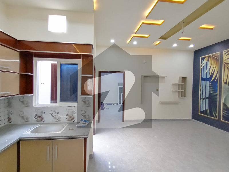 گلبرگ ویلی فیصل آباد میں 3 کمروں کا 3 مرلہ مکان 1.1 کروڑ میں برائے فروخت۔