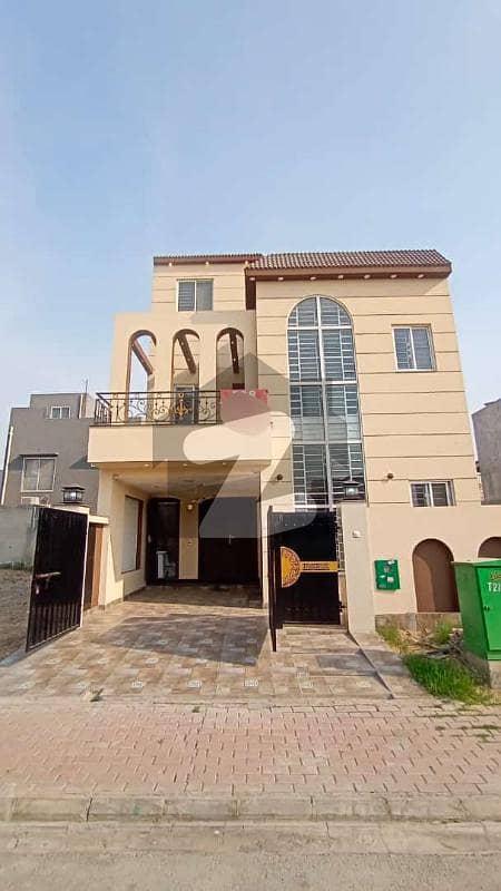 بحریہ ٹاؤن جناح بلاک بحریہ ٹاؤن سیکٹر ای بحریہ ٹاؤن لاہور میں 3 کمروں کا 5 مرلہ مکان 1.9 لاکھ میں کرایہ پر دستیاب ہے۔