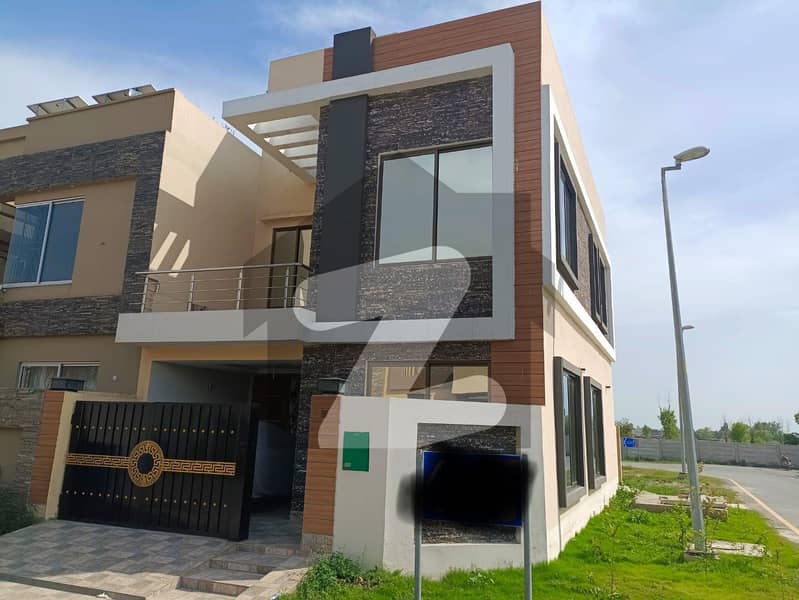 Bahria nasheman 5 marla corner house hot location