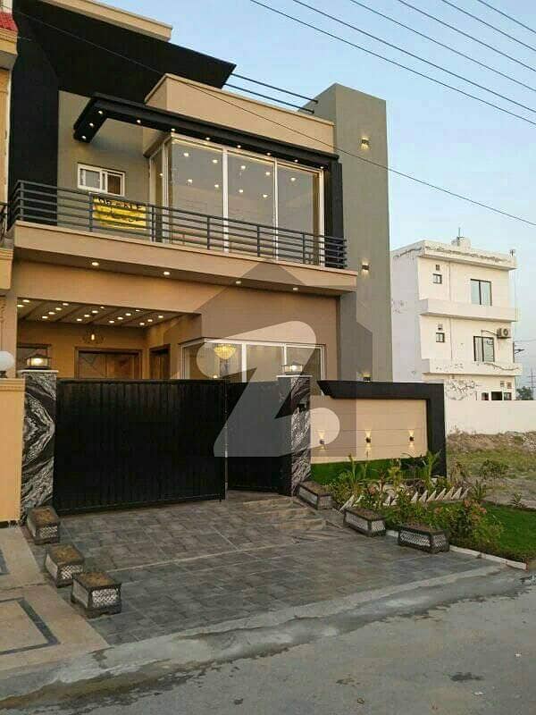5 Marla Facing Park brand new house available for sale in Central Park A1 block