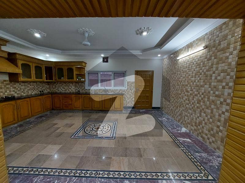 One Kanal 6 Bedrooms Used House For Rent In Dha