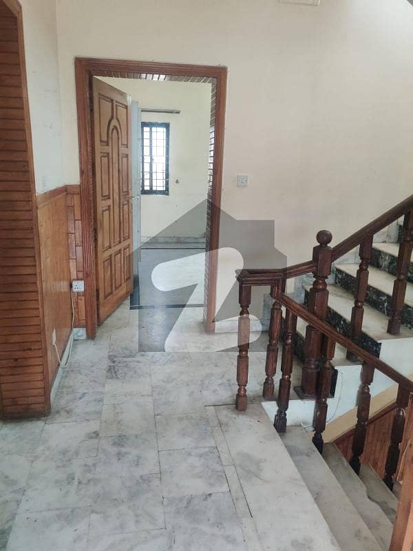 Beautiful location f11 full house for rent size 1kanal