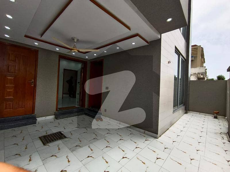 بحریہ نشیمن ۔ سن فلاور بحریہ نشیمن,لاہور میں 3 کمروں کا 5 مرلہ مکان 1.32 کروڑ میں برائے فروخت۔