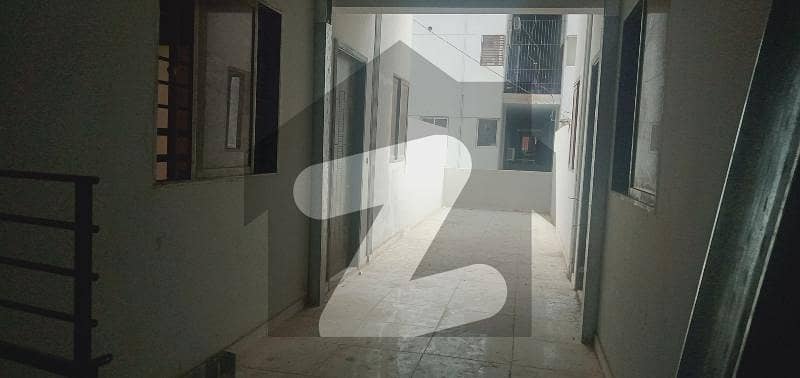 نارتھ ناظم آباد ۔ بلاک ایف نارتھ ناظم آباد کراچی میں 4 کمروں کا 12 مرلہ فلیٹ 2.8 کروڑ میں برائے فروخت۔