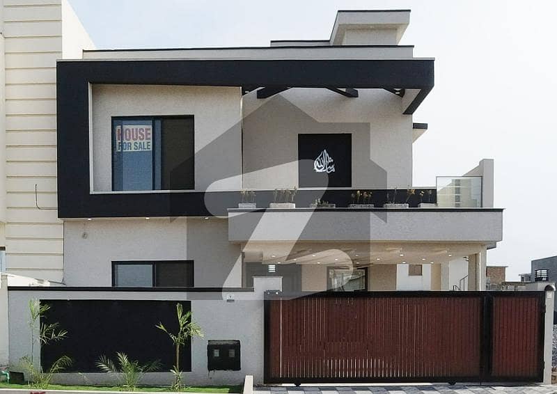 Aesthetic House Of 2250 Square Feet For sale Is Available