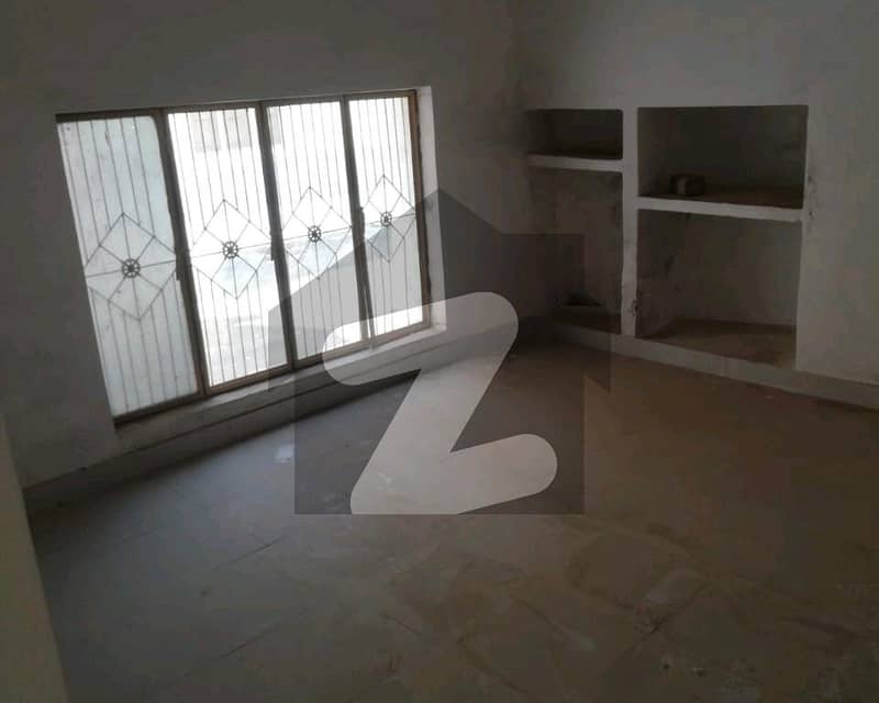 Spacious 2.25 Marla House Available For sale In Green Town