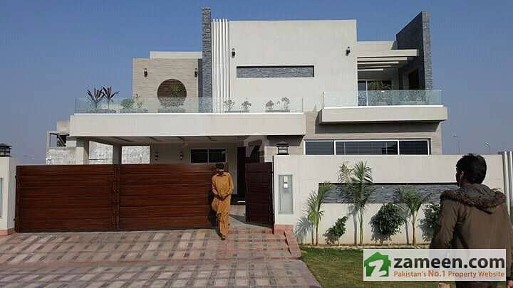 1 Kanal Outclass Bungalow For Sale