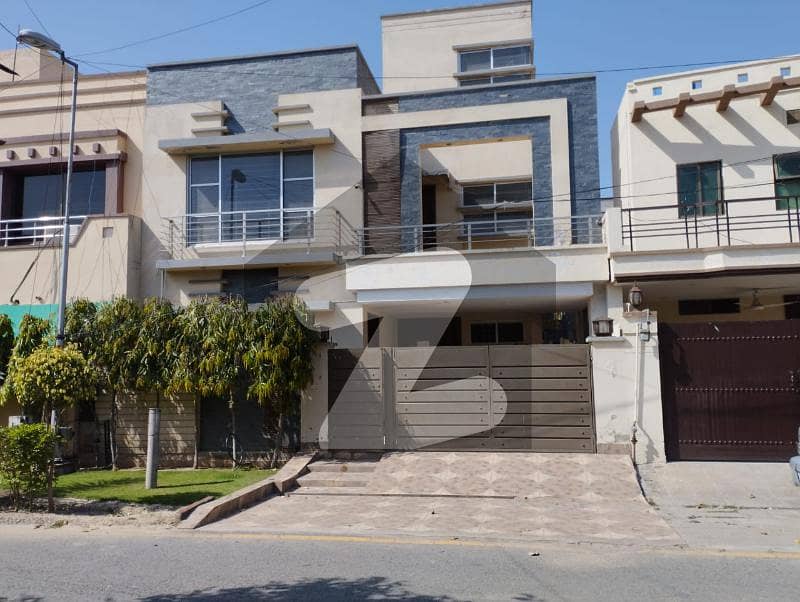 8 Marla Beautiful House For Rent In Umar Block Sector B Bahria Town Lhr