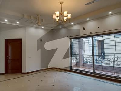 ڈی ایچ اے فیز 6 ڈیفنس (ڈی ایچ اے),لاہور میں 3 کمروں کا 1 کنال بالائی پورشن 1.2 لاکھ میں کرایہ پر دستیاب ہے۔
