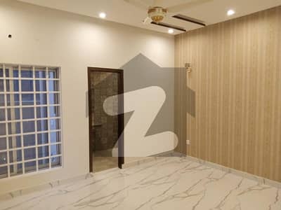 5 Marla Upper Portion For Rent In Eden Boulevard College Road Lahore