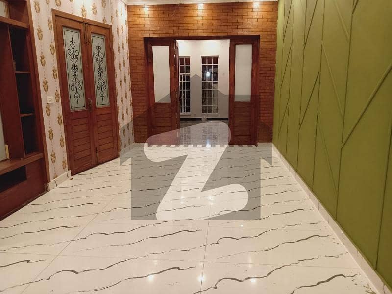 ریل ٹاؤن (کینال سٹی) لاہور میں 5 کمروں کا 12 مرلہ مکان 1.35 لاکھ میں کرایہ پر دستیاب ہے۔