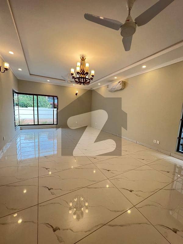 ایف ۔ 11 اسلام آباد میں 7 کمروں کا 1 کنال مکان 27.0 کروڑ میں برائے فروخت۔