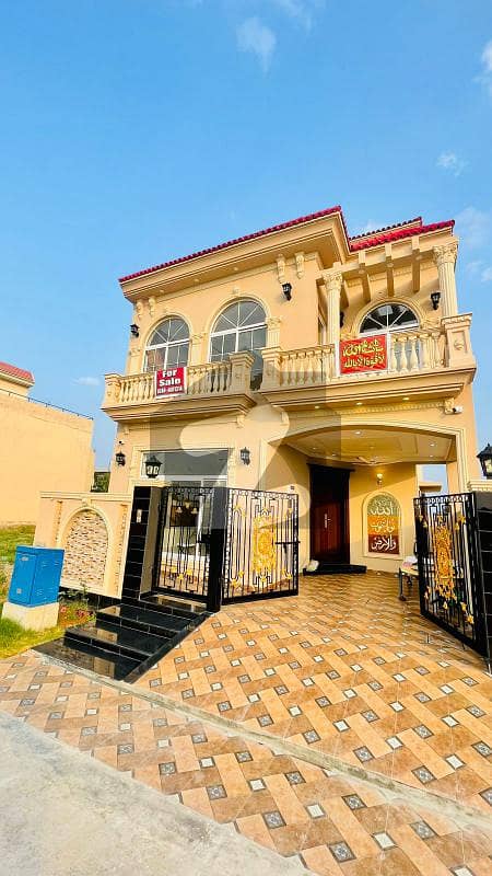 ڈی ایچ اے 9 ٹاؤن ڈیفنس (ڈی ایچ اے) لاہور میں 3 کمروں کا 5 مرلہ مکان 2.6 کروڑ میں برائے فروخت۔