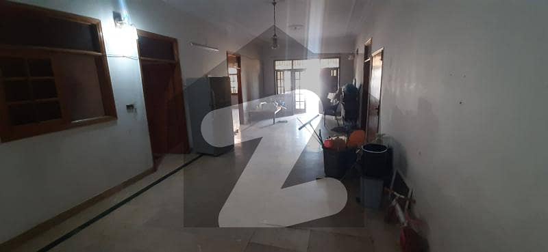 Spacious Upper Portion Is Available In Gulshan-E-Iqbal - Block 4 For Rent