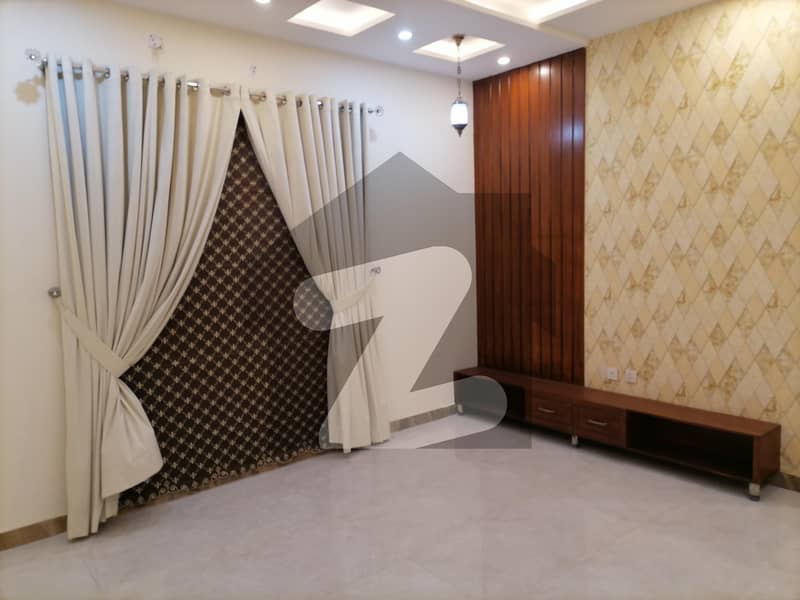ڈی سی کالونی - مہران بلاک ڈی سی کالونی گوجرانوالہ میں 5 کمروں کا 10 مرلہ مکان 3.65 کروڑ میں برائے فروخت۔