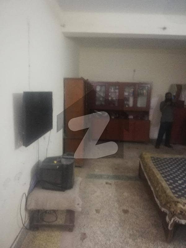 علامہ اقبال ٹاؤن ۔ نیلم بلاک علامہ اقبال ٹاؤن,لاہور میں 5 کمروں کا 10 مرلہ مکان 3.5 کروڑ میں برائے فروخت۔