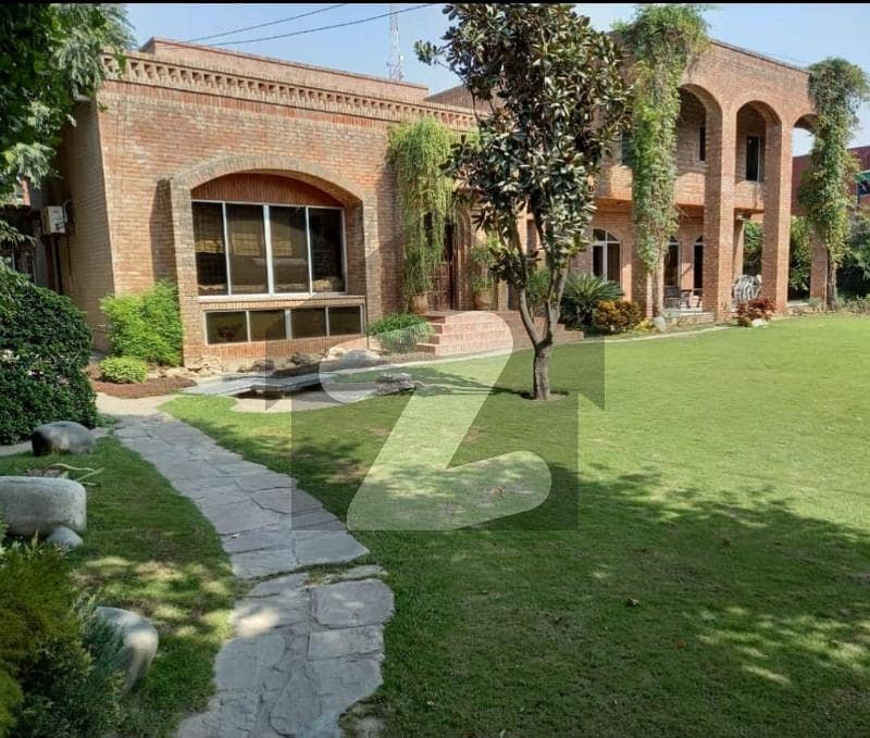 گلبرگ لاہور میں 6 کمروں کا 3 کنال مکان 16.0 لاکھ میں کرایہ پر دستیاب ہے۔