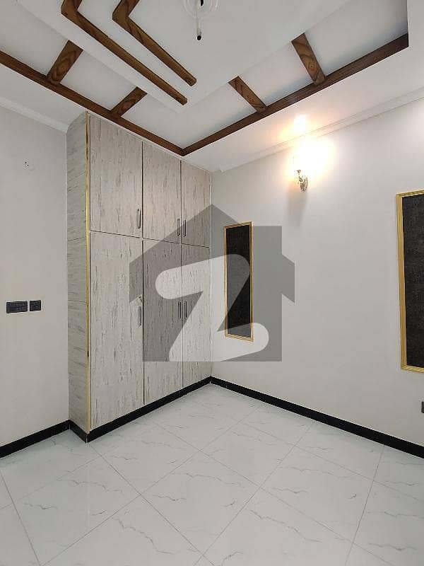 جوہر ٹاؤن لاہور میں 3 کمروں کا 5 مرلہ بالائی پورشن 42 ہزار میں کرایہ پر دستیاب ہے۔