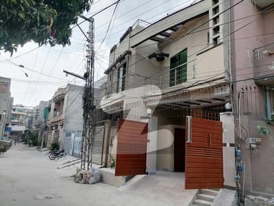 علامہ اقبال ٹاؤن منڈی بہاؤالدین میں 3 کمروں کا 4 مرلہ مکان 1.65 کروڑ میں برائے فروخت۔