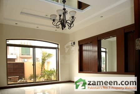 20 Marla new condition bungalow available gulberg