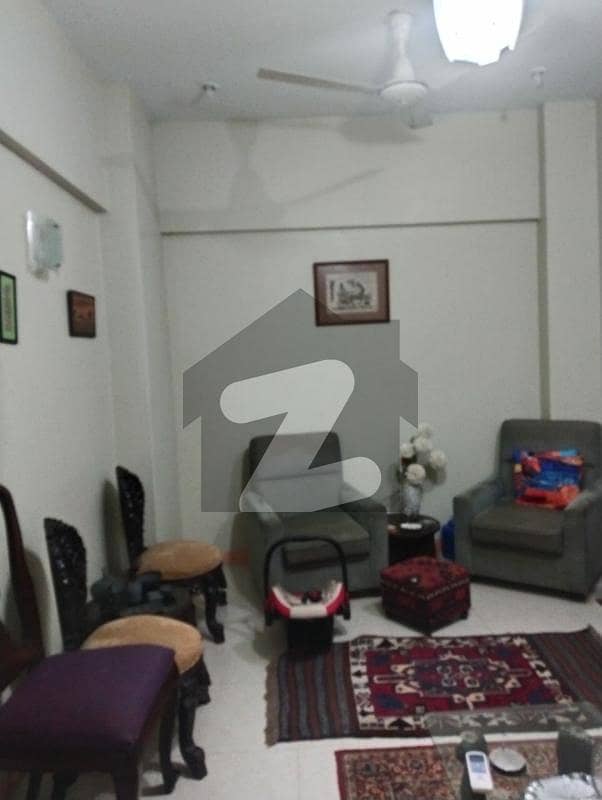 کلفٹن ۔ بلاک 3 کلفٹن کراچی میں 3 کمروں کا 8 مرلہ فلیٹ 3.25 کروڑ میں برائے فروخت۔