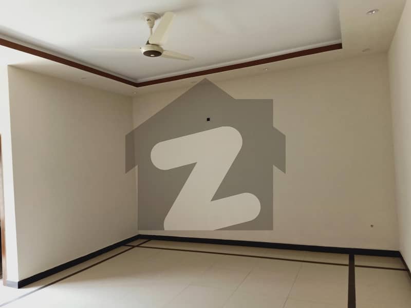 دی ایوینیو 3 ہاؤسنگ سکیم فتح جھنگ میں 4 کمروں کا 5 مرلہ مکان 1.5 کروڑ میں برائے فروخت۔